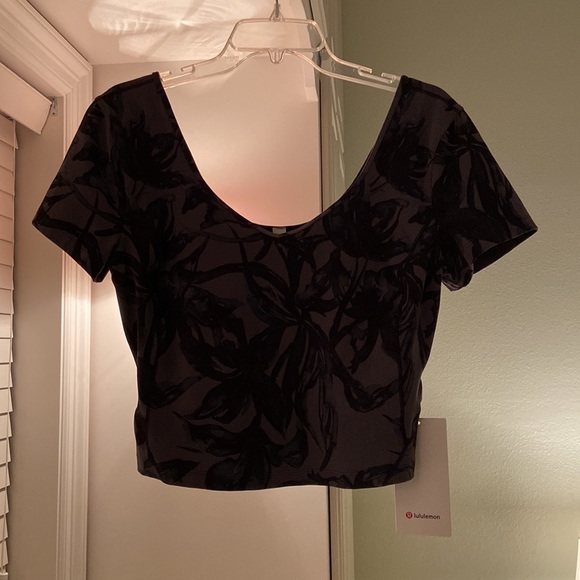 Lululemon Align Tee in Botanical Bloom Anchor Multi - Picture 5 of 10